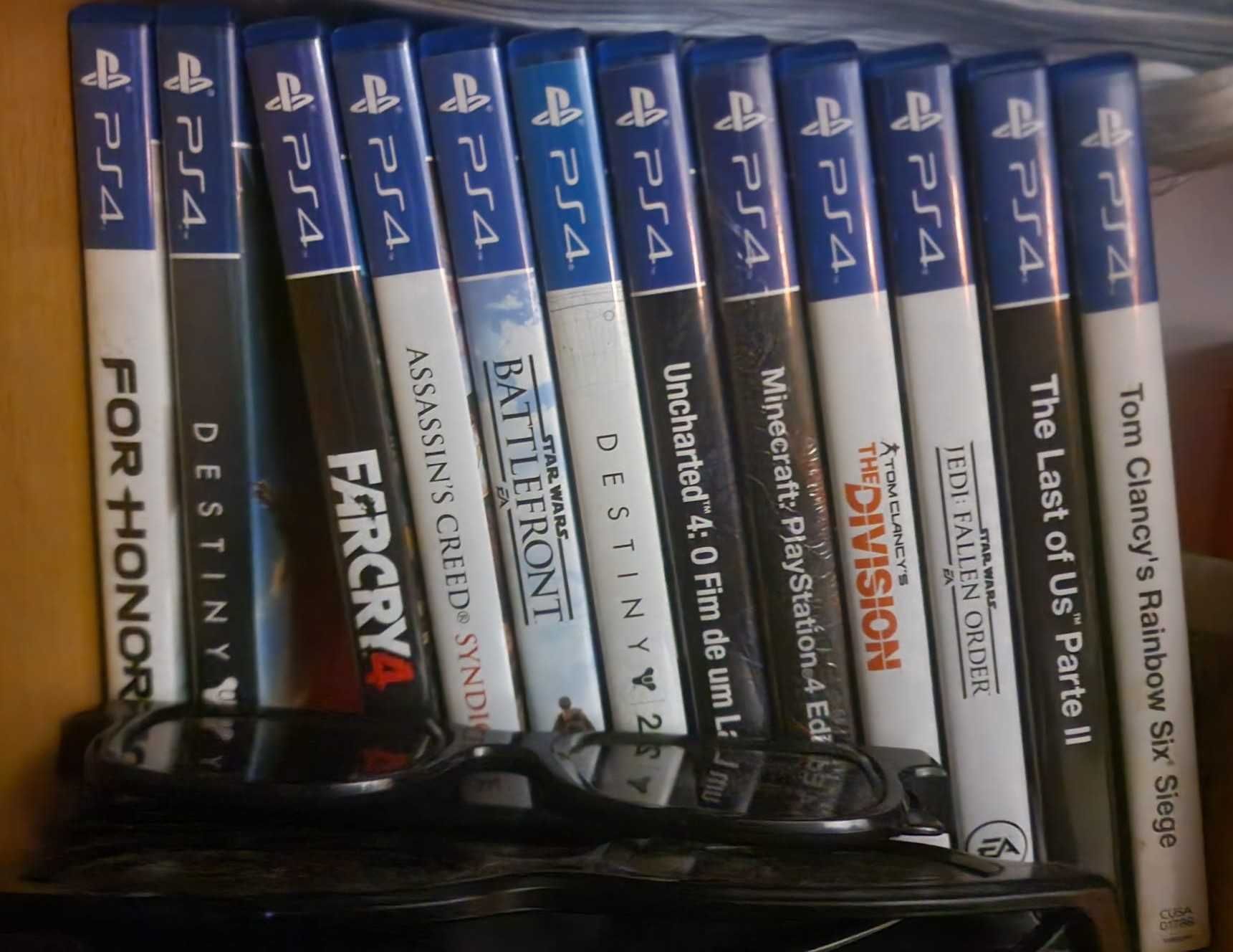 PlayStation 4 1Tb + 2 comandos DualShock 4 + 12 jogos