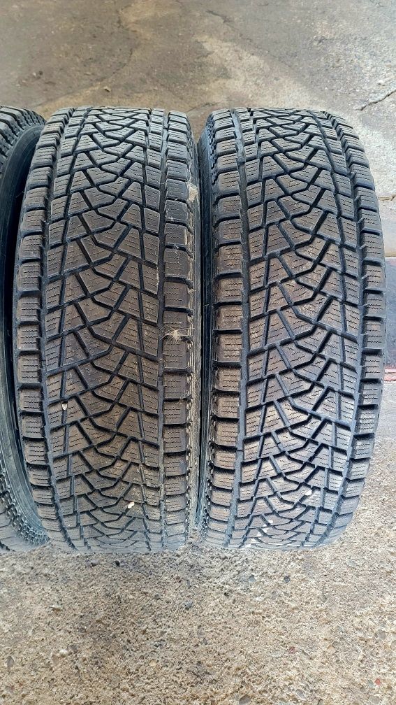 Opony zimowe używane 235/65 R17 104H Collin's - 4 szt.