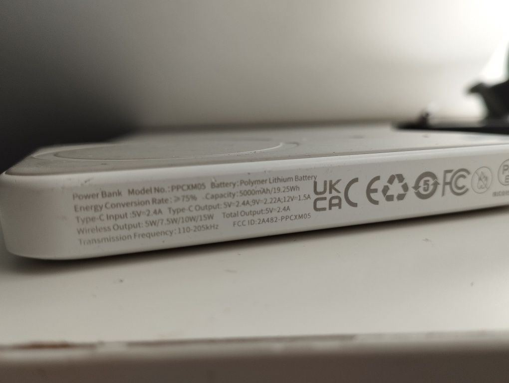 Bezprzewodowy powerbank baseus 5000mAh magsafe