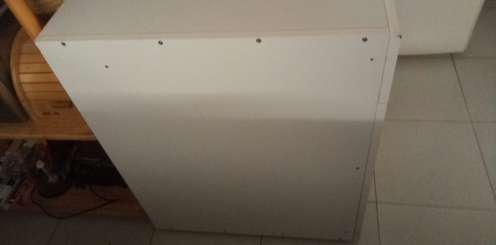 Móvel branco com gaveta