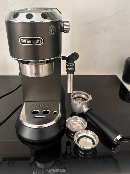 Máquina DeLonghi Dedica Café Expresso