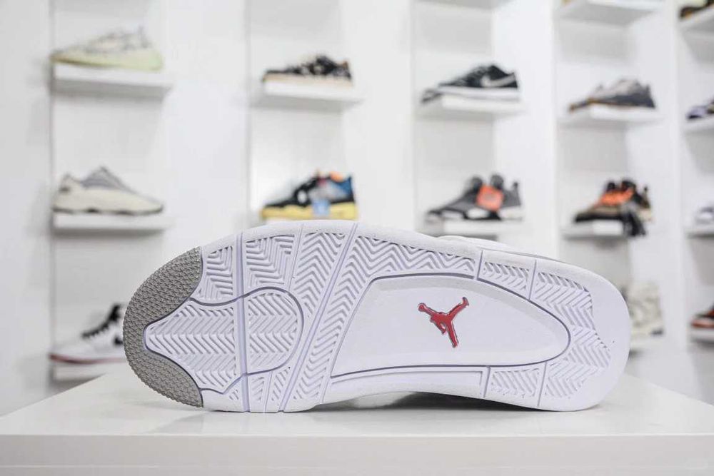 Buty-Trampk-Jordan 4 retrotechwhiteOre R.40