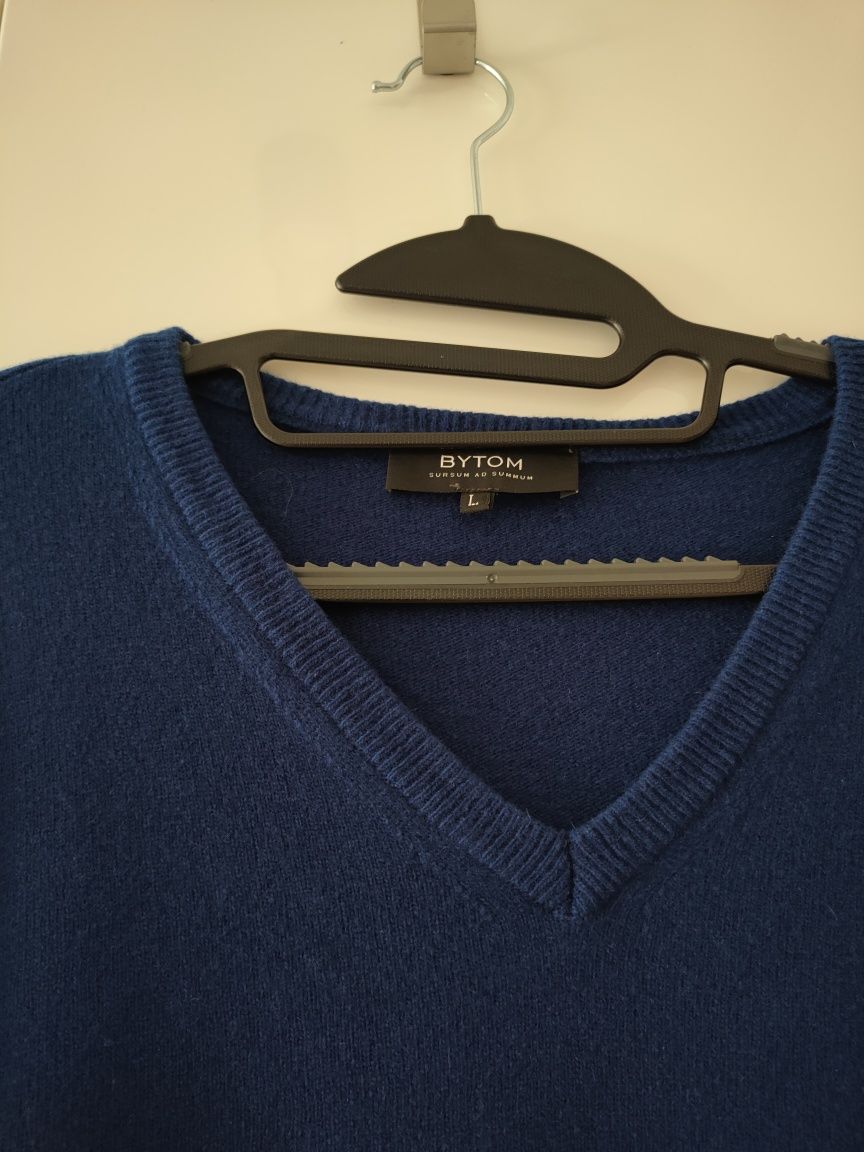 męski sweter Bytom niebieski indygo wełniany wełna L/XL dekolt serek