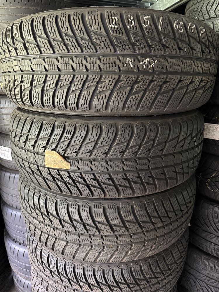 Komplet opon zimowych 235/65/17 NOKIAN Demo F-Vat