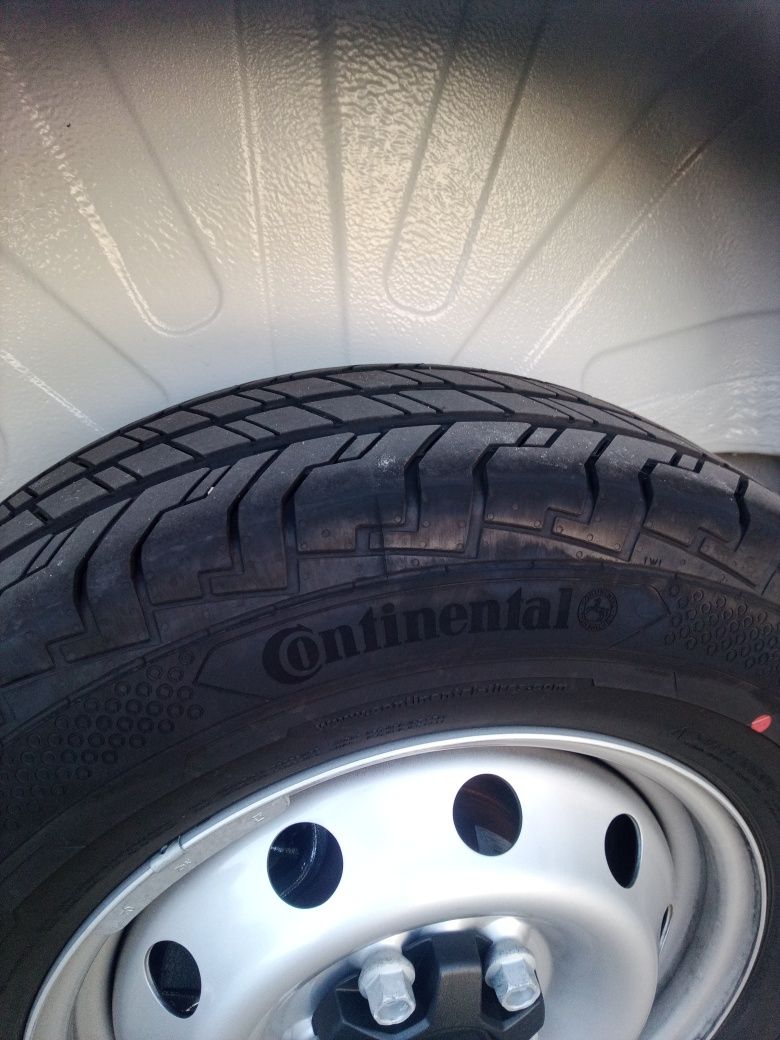 Opony Continental 215/70 R 15 C nowe