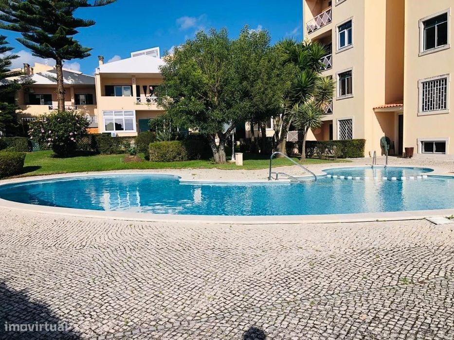 ApartamentoT2, remodelado, condominio piscina e garagem, Monte Estoril