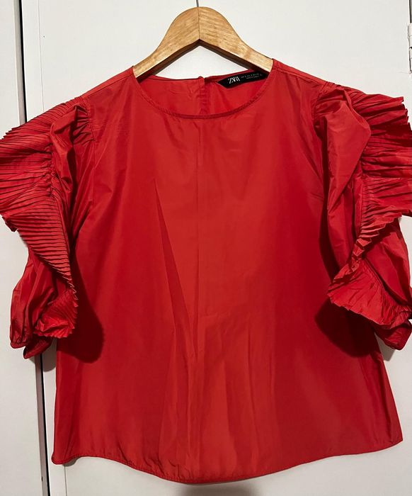 Camisa Zara com detalhes nas mangas