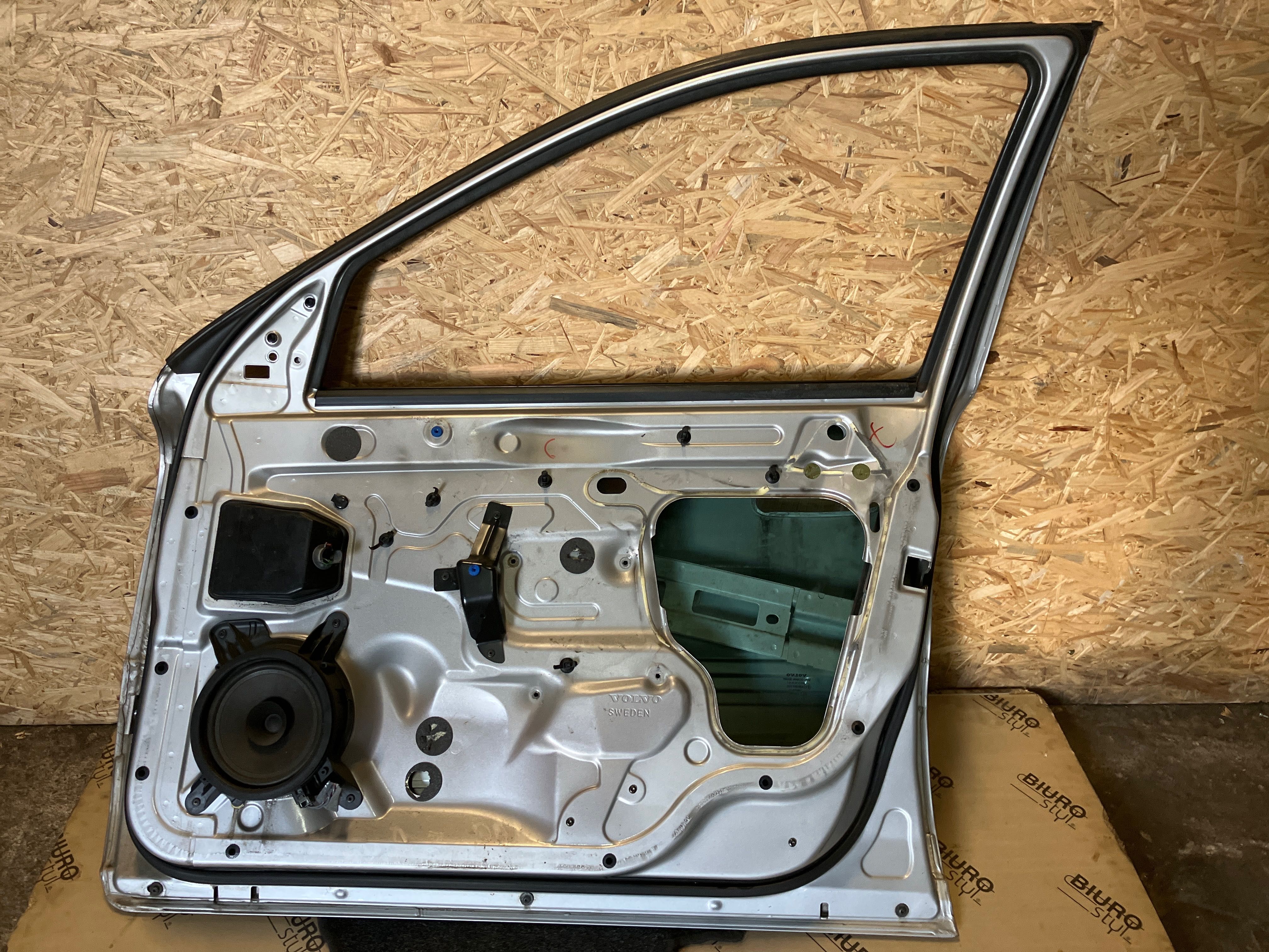 Volvo S60 - drzwi przód prawe gołe