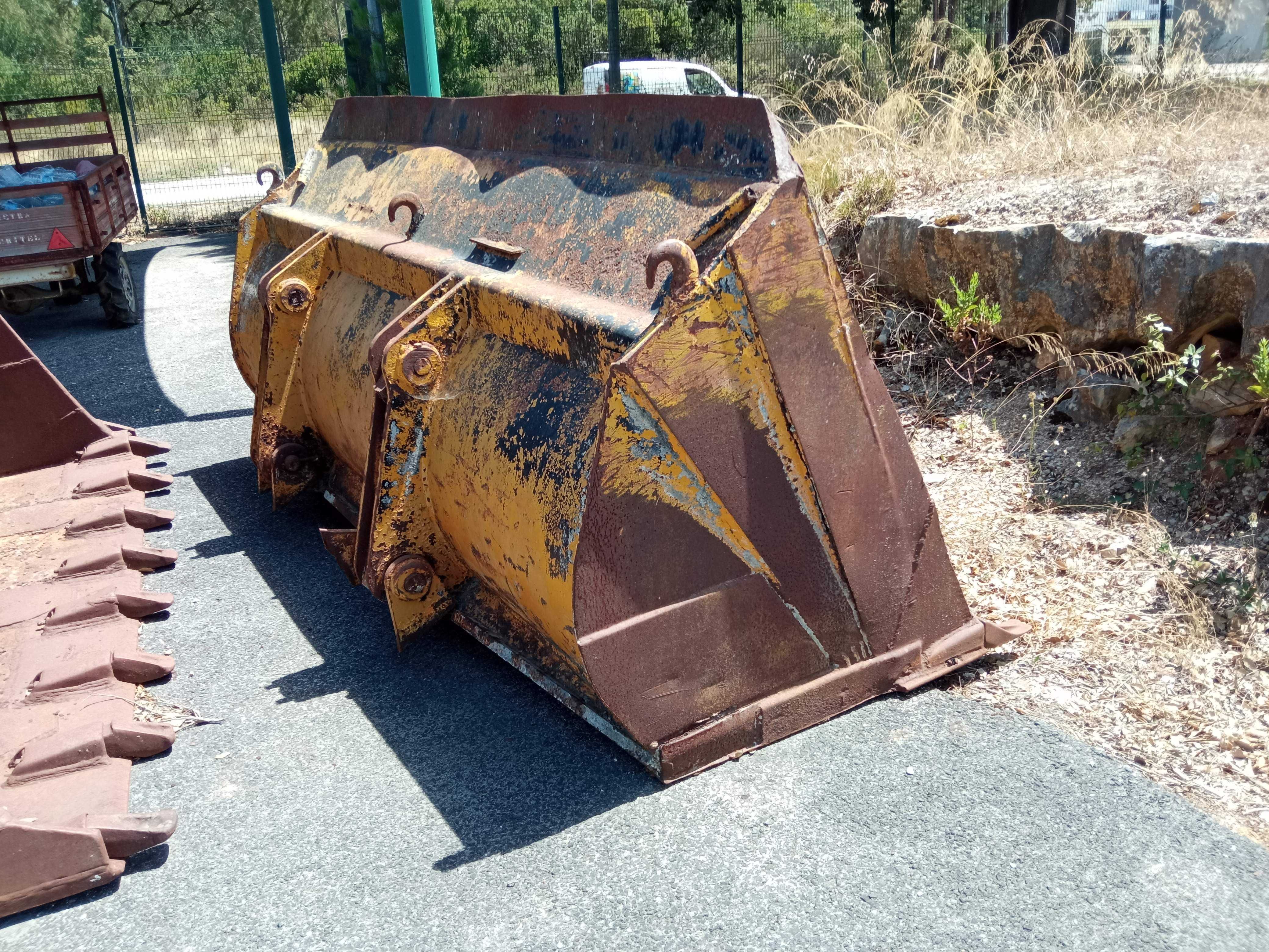 Balde Pá Carregadora Volvo Komatsu Caterpillar