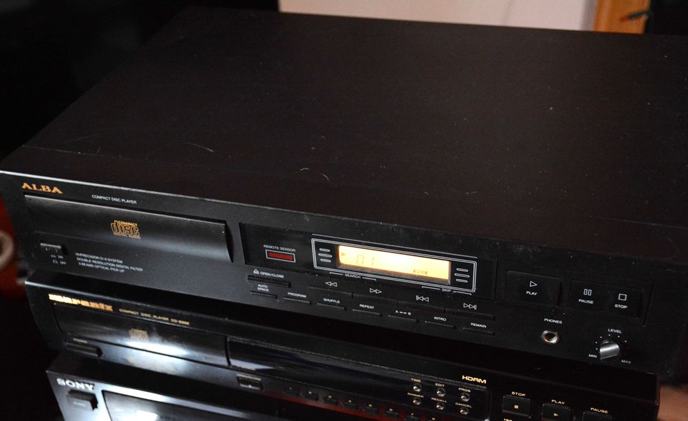 Odtwarzacz płyt CD ALBA model CD 420/SANSUI V 1000