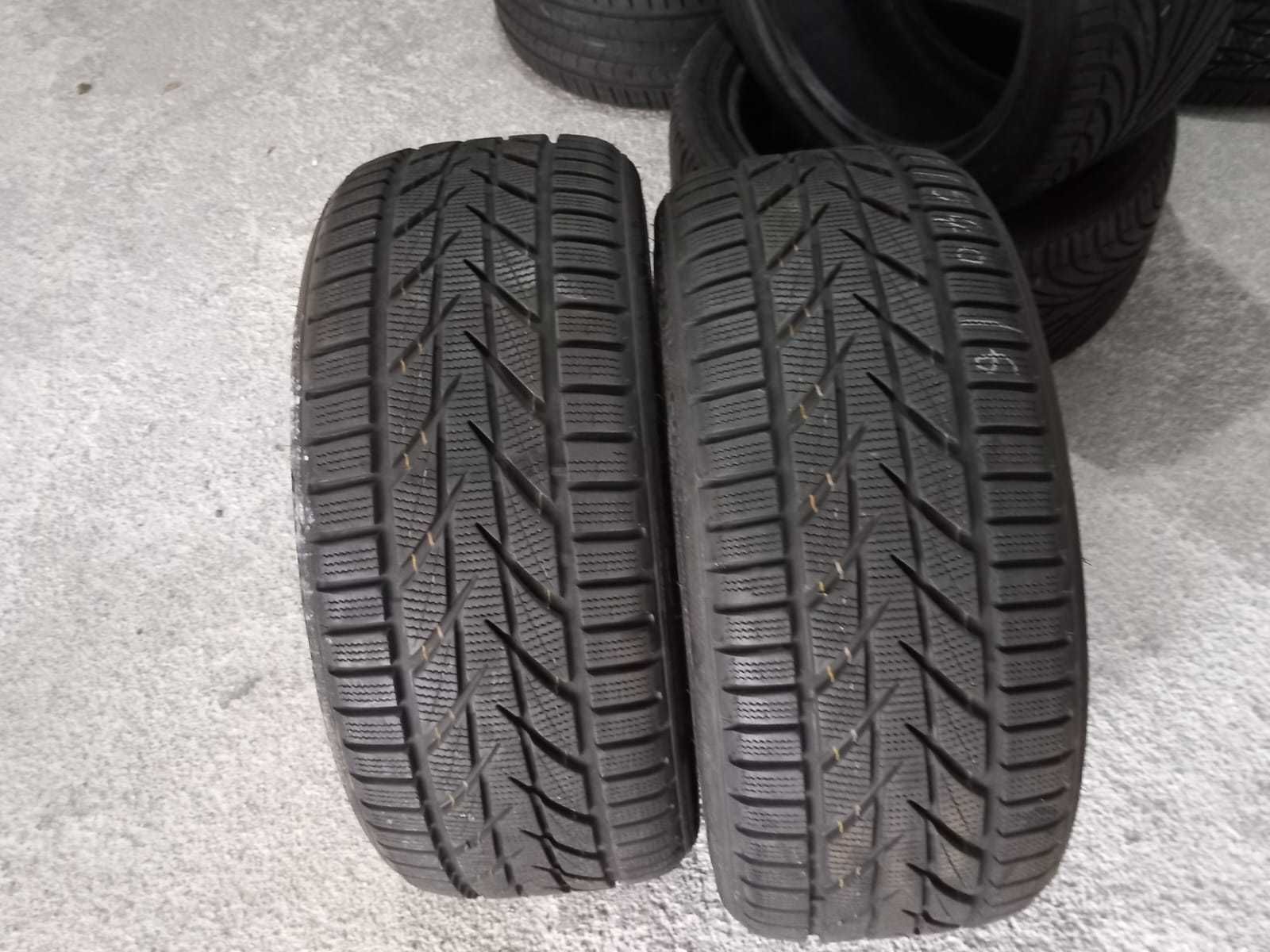 4 Pneus como Novos 215/40R16 Toyo e Vredstein