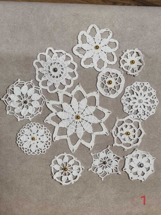 Ozdoby świąteczne, zestaw 12 śnieżynek szydełkowanych na choinkę