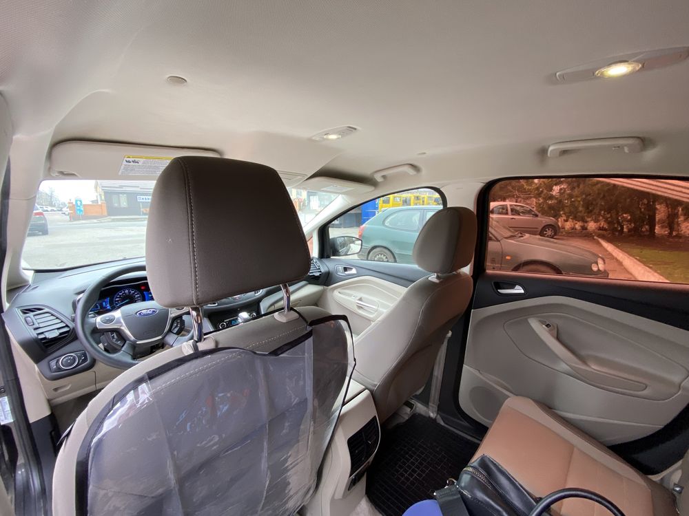 Ford C-Max 2015, 2.0L Hybrid, расход 6 литров