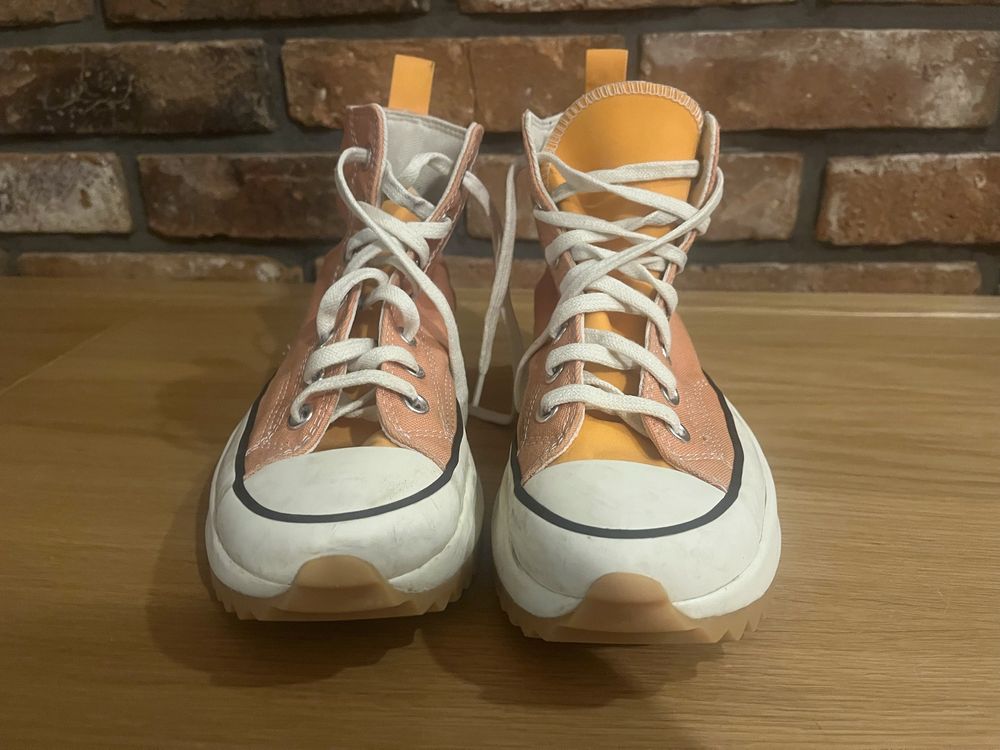 Converse na platformie