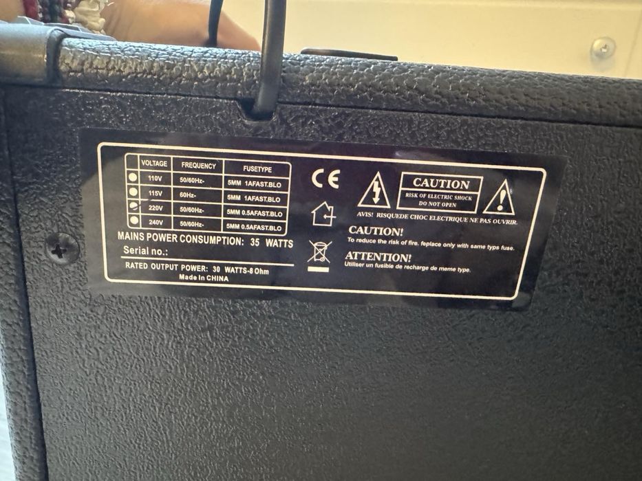 Гітара Yamaha з комбопідсилювачем
