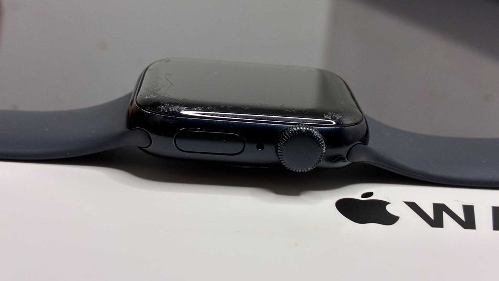 Продам Apple Watch SE 2 (40 мм, Midnight) – б/у