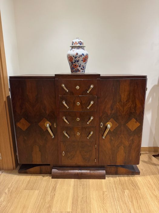 Móvel com gavetas antigo de madeira de lei