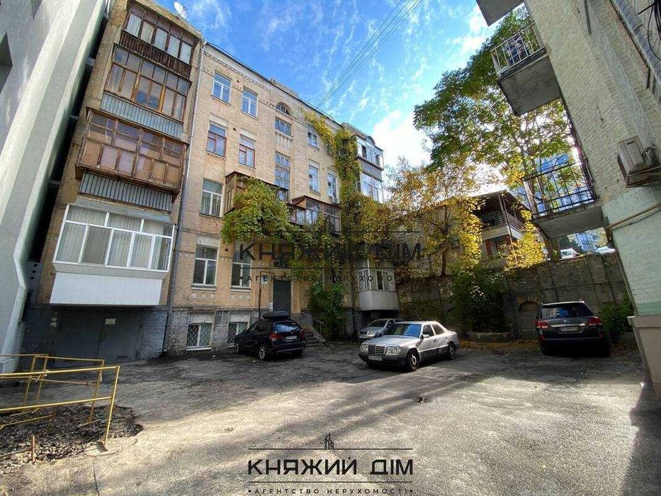 Продаж 3 кімнатна квартира м. Олімпійська КОД 21147044