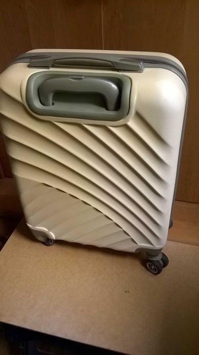 Walizka 55x 40 x 27 cm na kolach beżowa