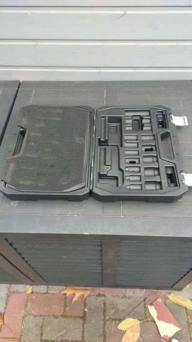 Skrzynka narzędziowa Yato.