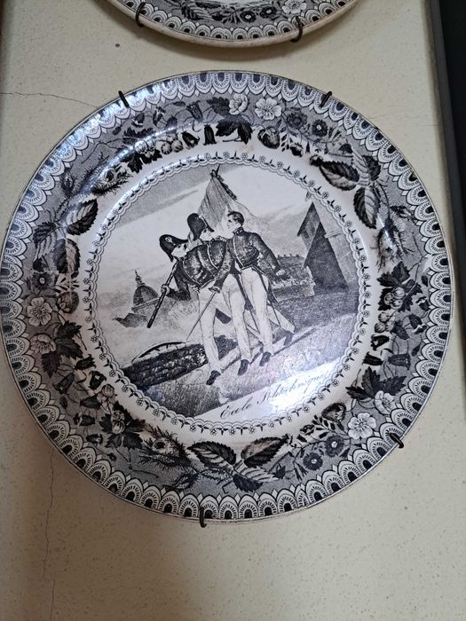 Conjunto de 7 pratos antigos sobre a revolução fran