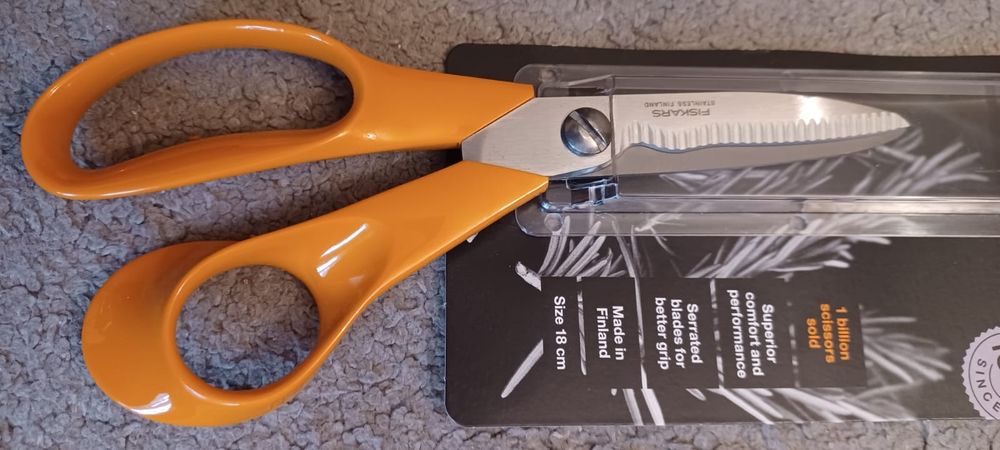Nowe nożyczki Fiskars Classic 18cm