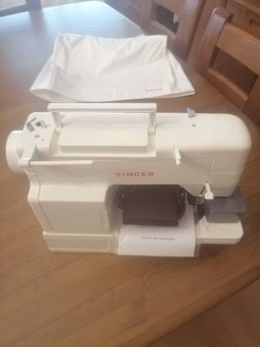 Máquina de costura portátil Singer como nova