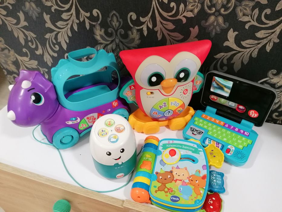 Fisher-Price sowa, dinuś, laptop, asystent głosowy oraz książeczka