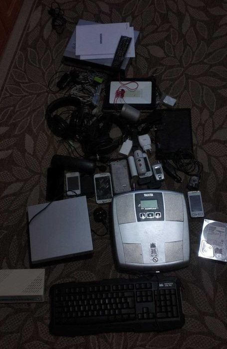 Неробочі та під ремонт гаджети одним лотом