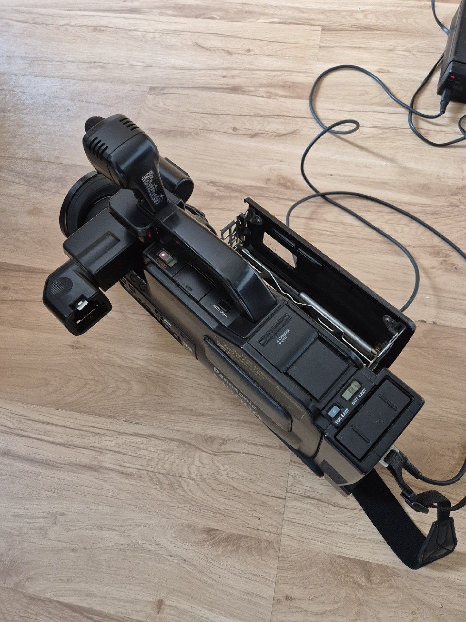 Kamera VHS Panasonic M3000 + akcesoria