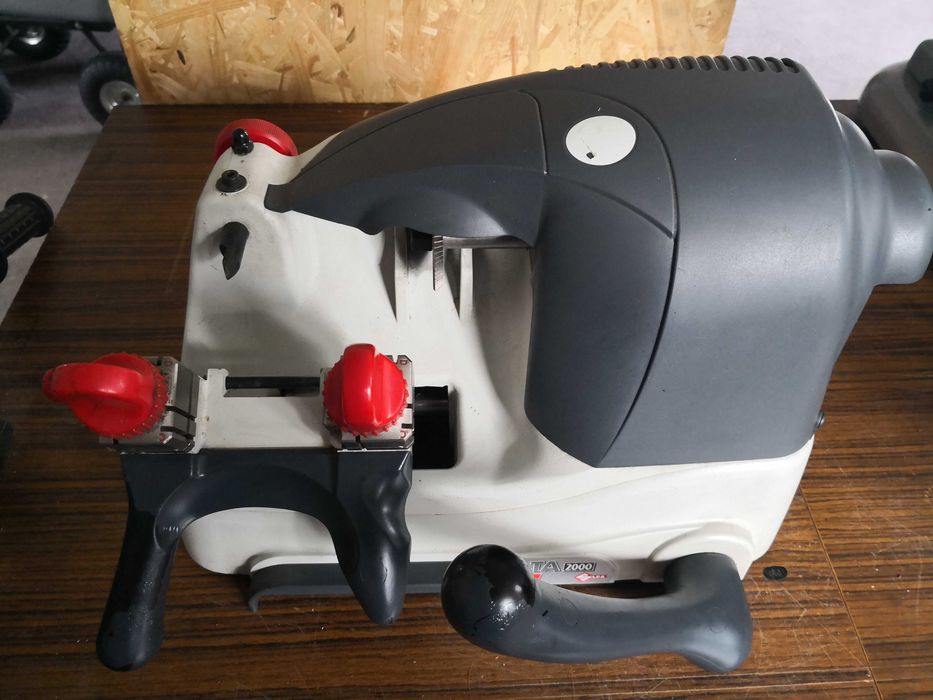 Maszyna do kluczy nacinanych Model Delta2000M