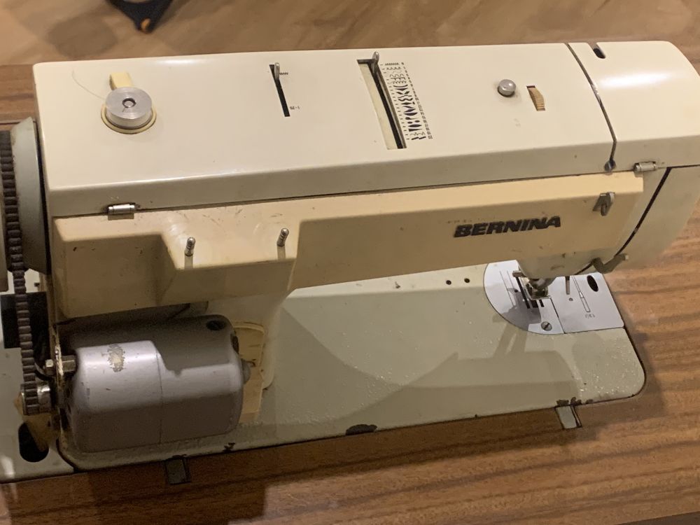 Maquina BERNINA 840 Com Movel eletrica