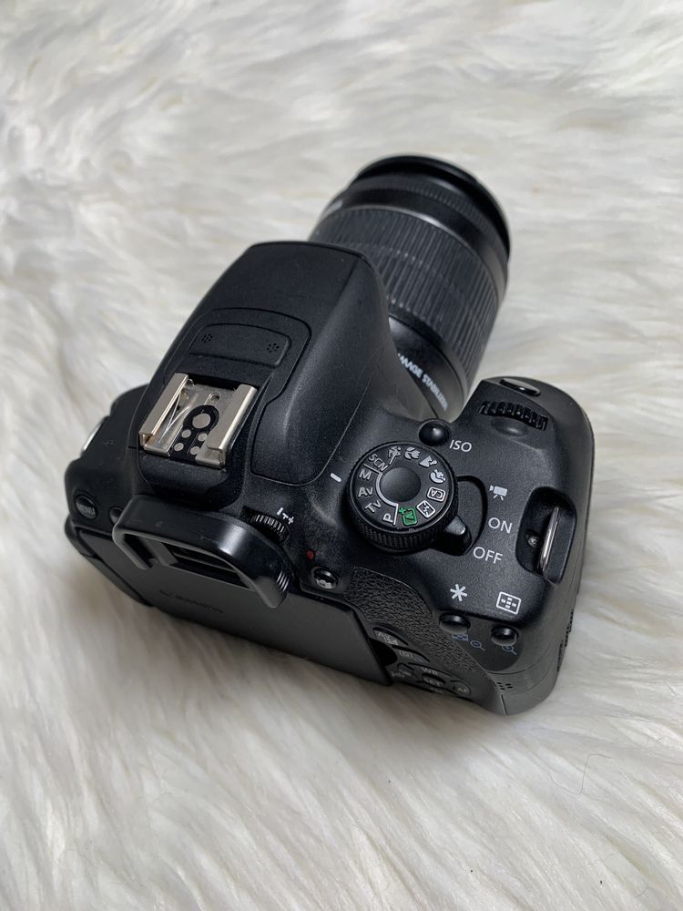 Aparat lustrzanka Canon EOS 700D