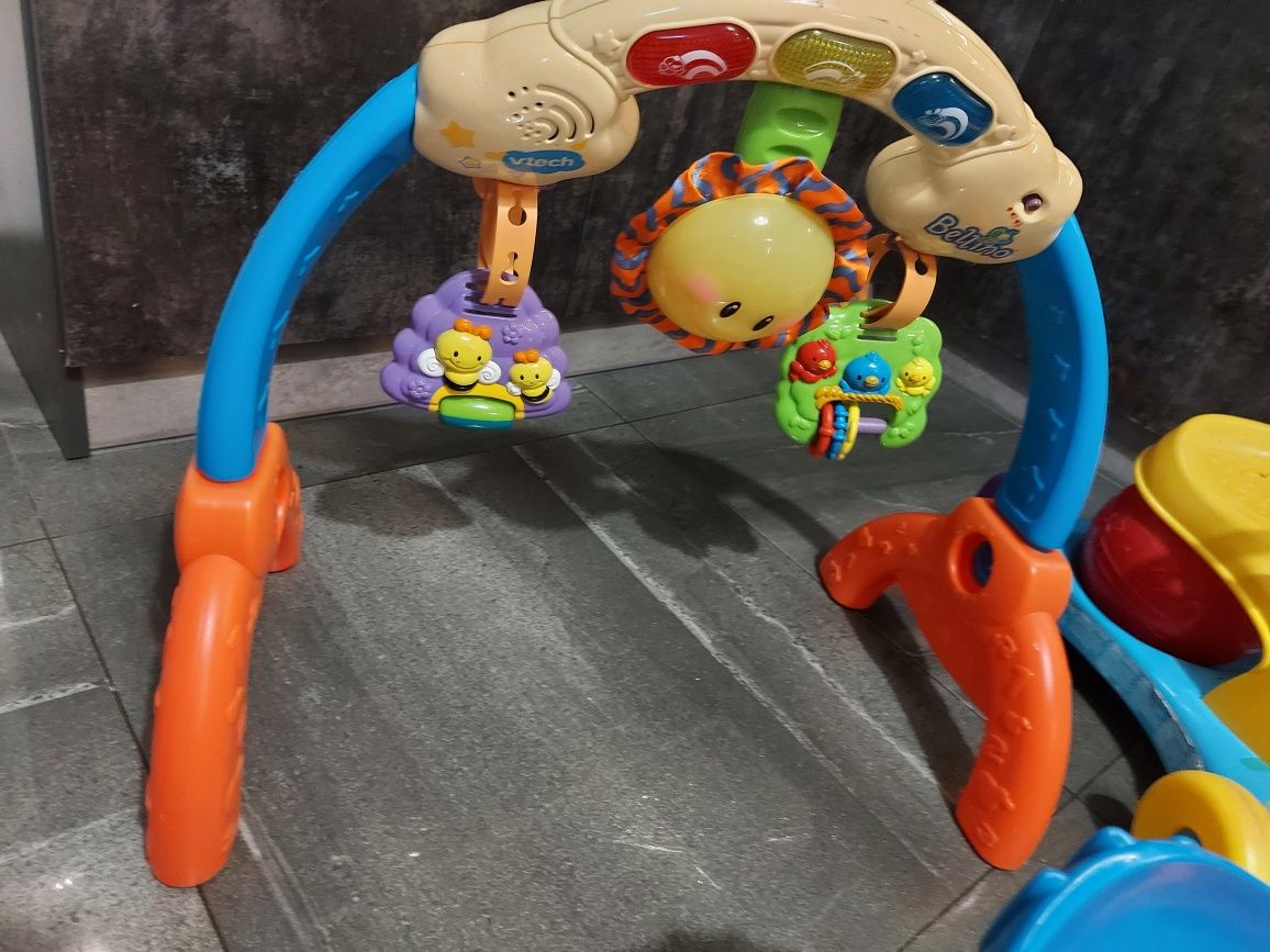 Zestaw zabawek dla dziecka stolik + stojak edukacyjny