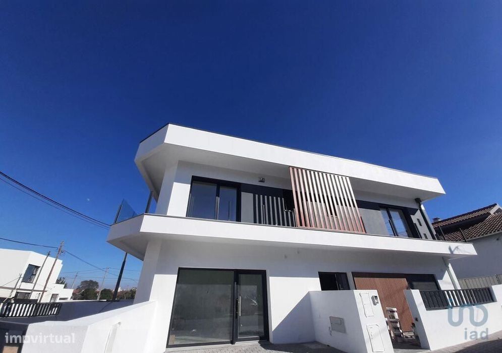 Casa tradicional T5 em Fernão Ferro de 143,00 m2
