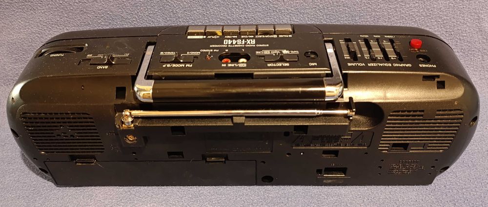 Кассетная магнитола Panasonic RX-FS440.