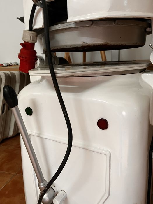 Maquina de fazer pão, usada apenas 3/4 vezes