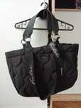 Czarna torba shopper miękka pikowana