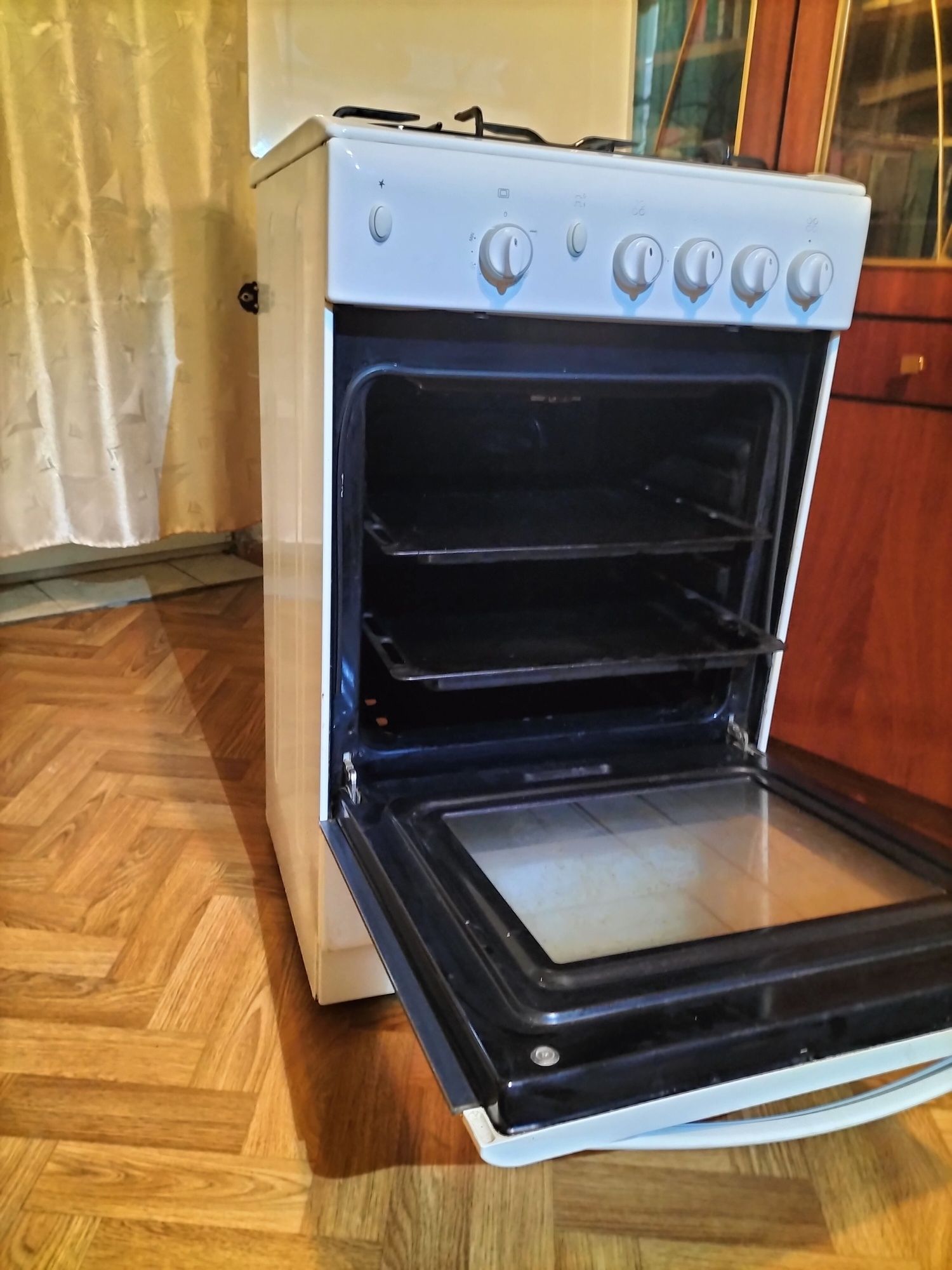 Продам газовую печь Индезит Indesit (в идеальном состоянии)