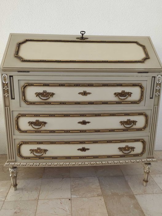Cómoda/Escrivaninha estilo Louis XV