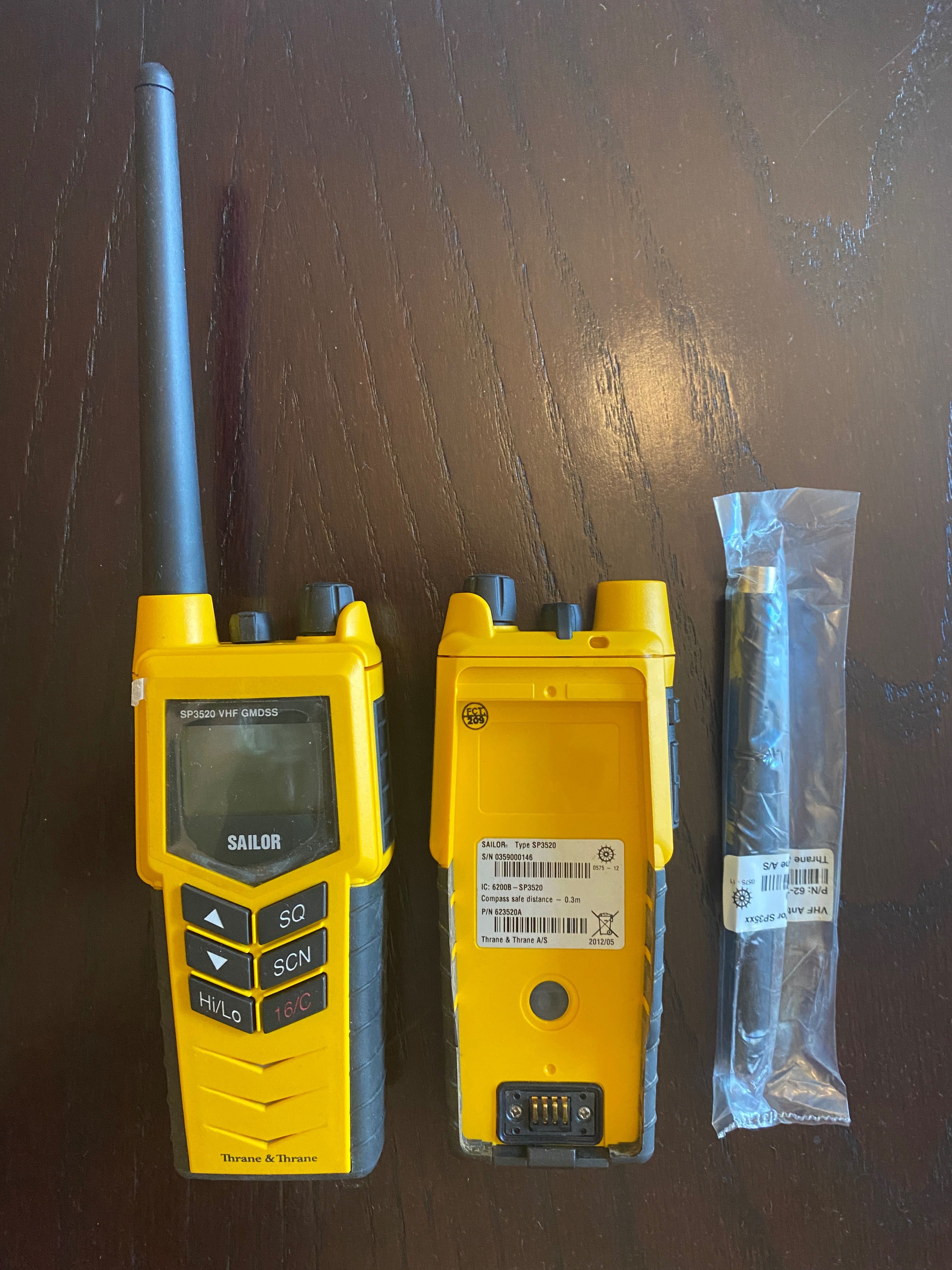 Rádio VHF portátil Sailor SP3520 GMDSS