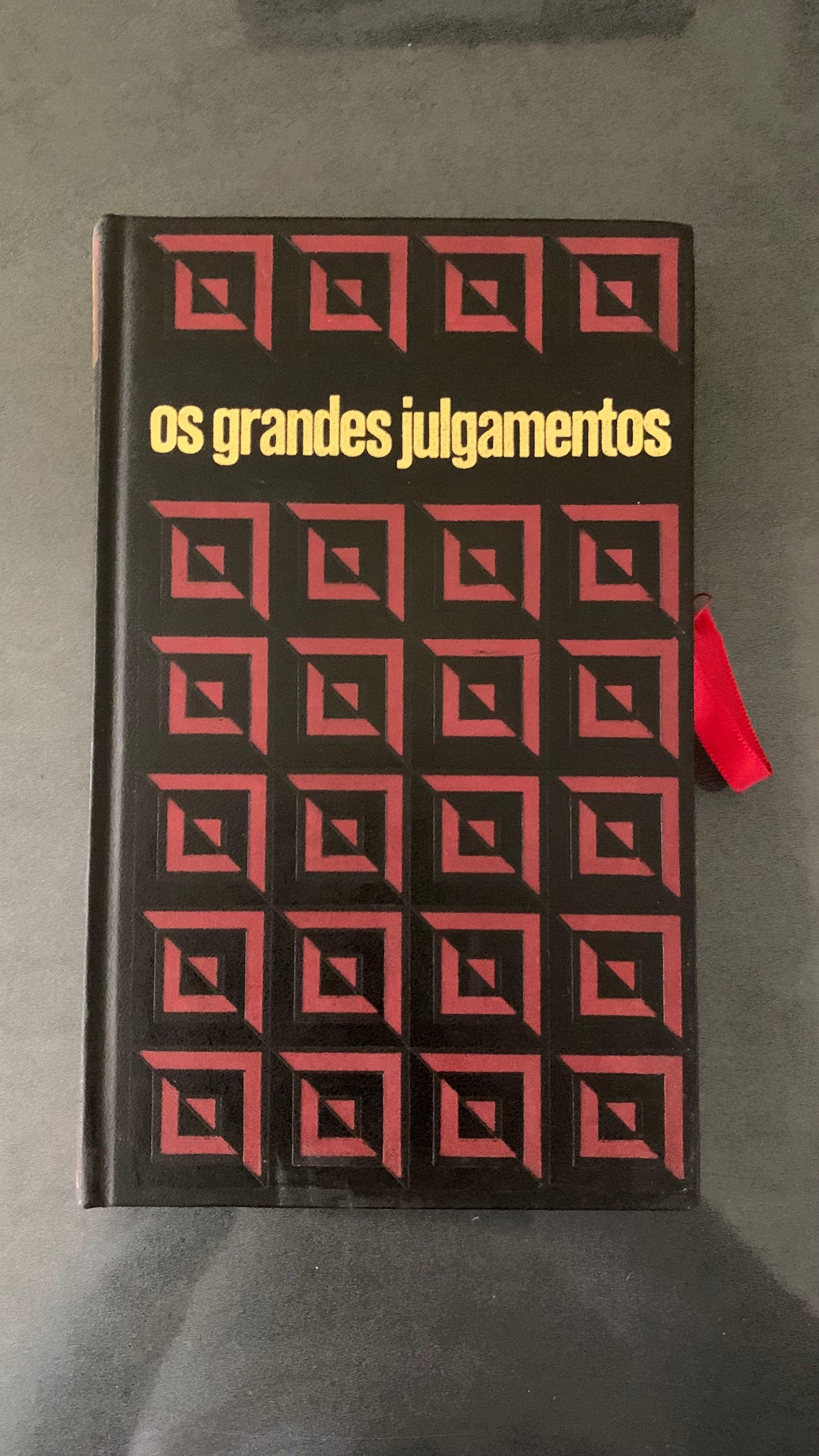 Livro “Os grandes julgamentos da história - processos de Moscovo”