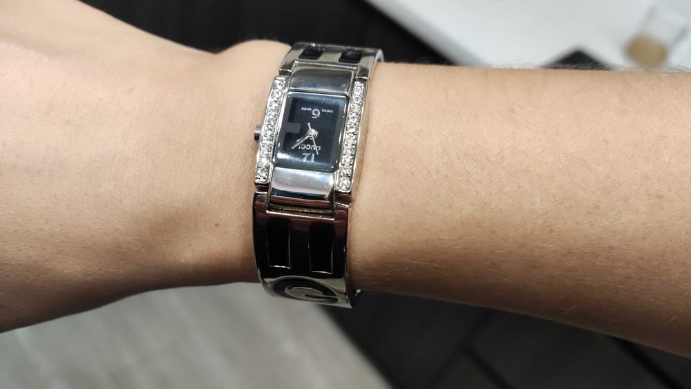 Дизайнерские женские наручные кварцевые часы Gucci