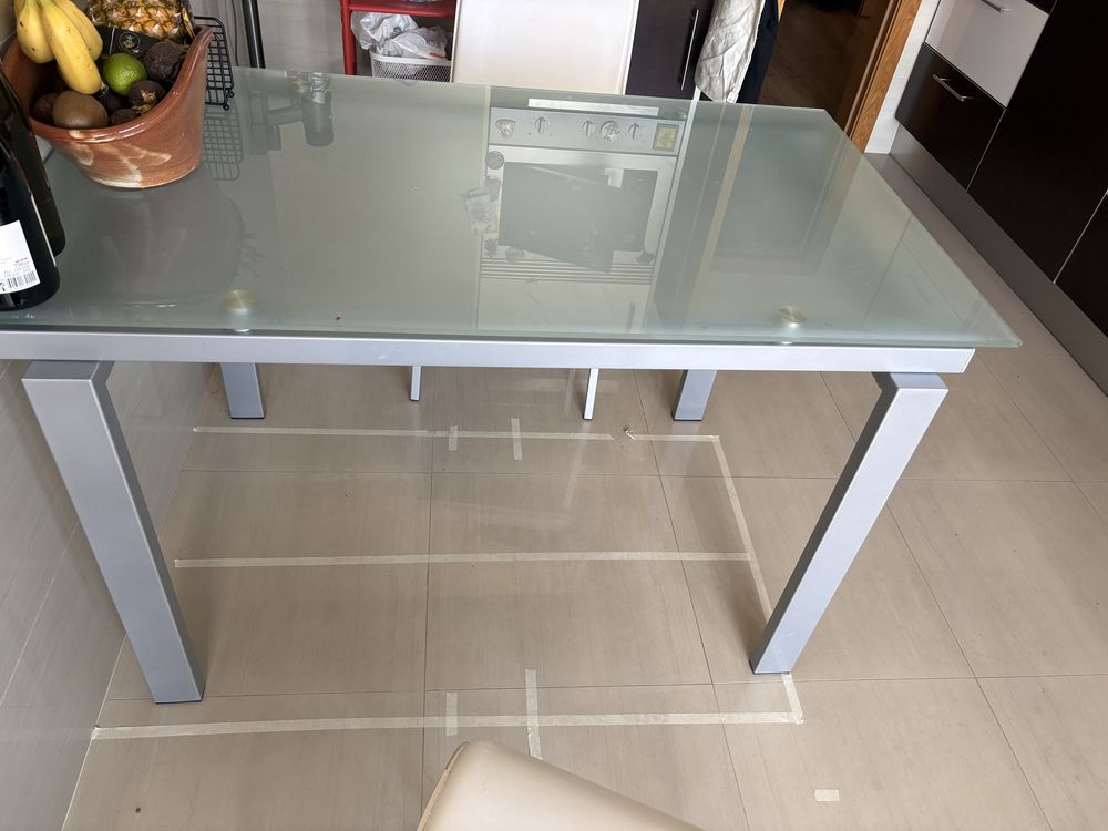 Mesa de vidro e ferro + 4 cadeiras