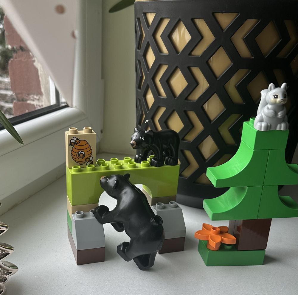 Klocki Lego duplo Niedźwiedzie grizzly jaskinia wiewiórka pszczoła