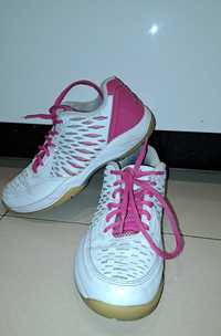 Buty sportowe halowe roz.36 dl.24 cm