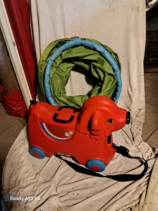 Brinquedos ( carrinhos e outros ) para criança