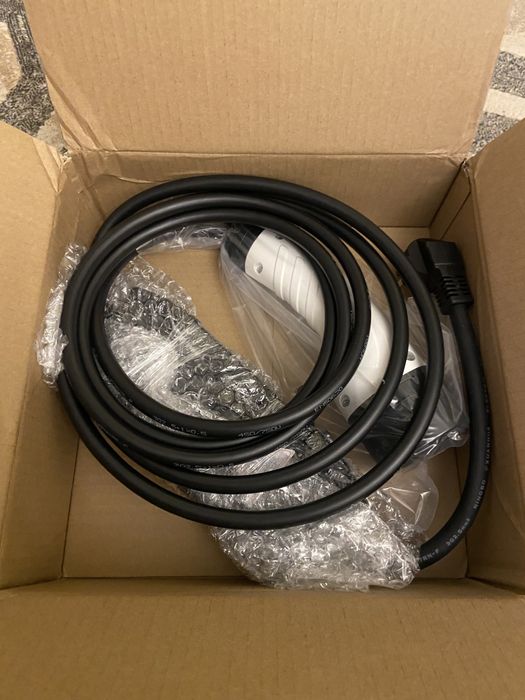 В наявності !!!Швидка відправка .Зарядне Feyree 16A 3,5 kw Type2..