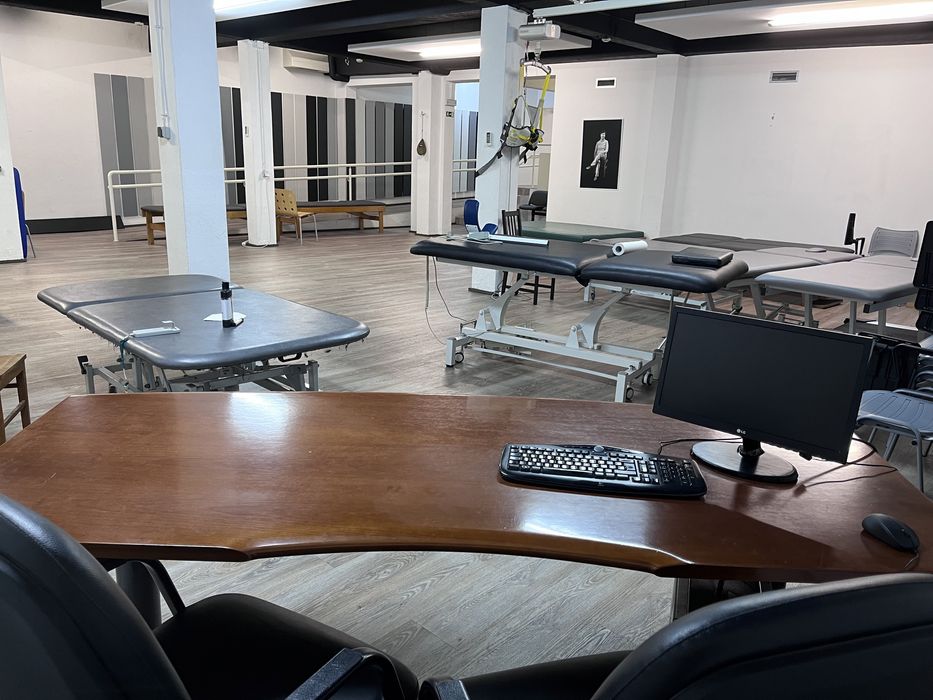 Mesa de escritório em cerejeira