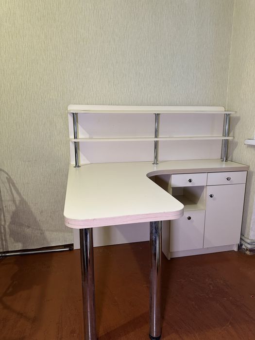 Манікюрний стіл/ Письмовий стіл